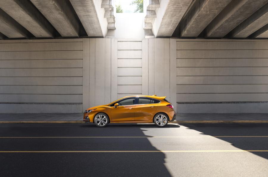  Chevrolet Cruze Premier RS Hatchback 2016 года  (NA) (фото 3 из 16)